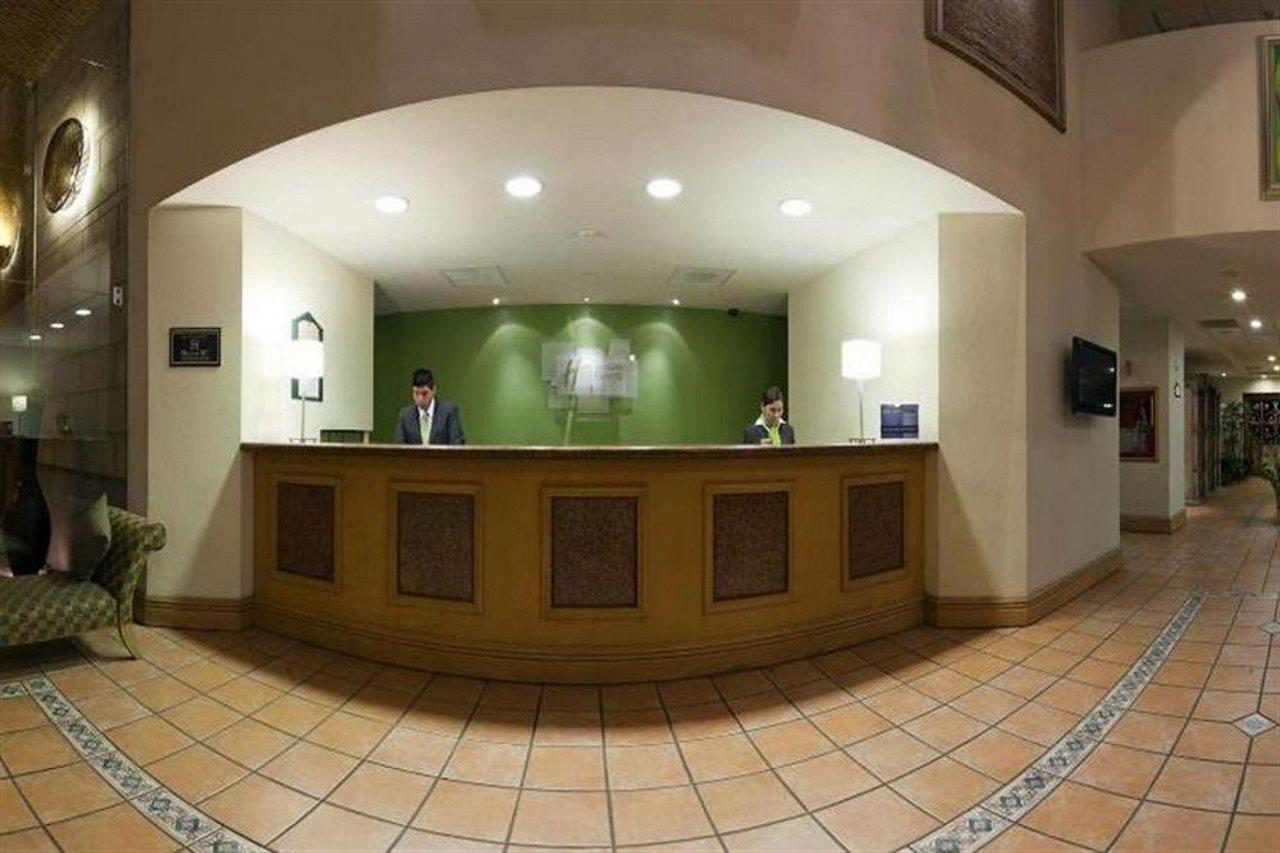 巴希奥希劳机场智选假日酒店 锡劳 外观 照片